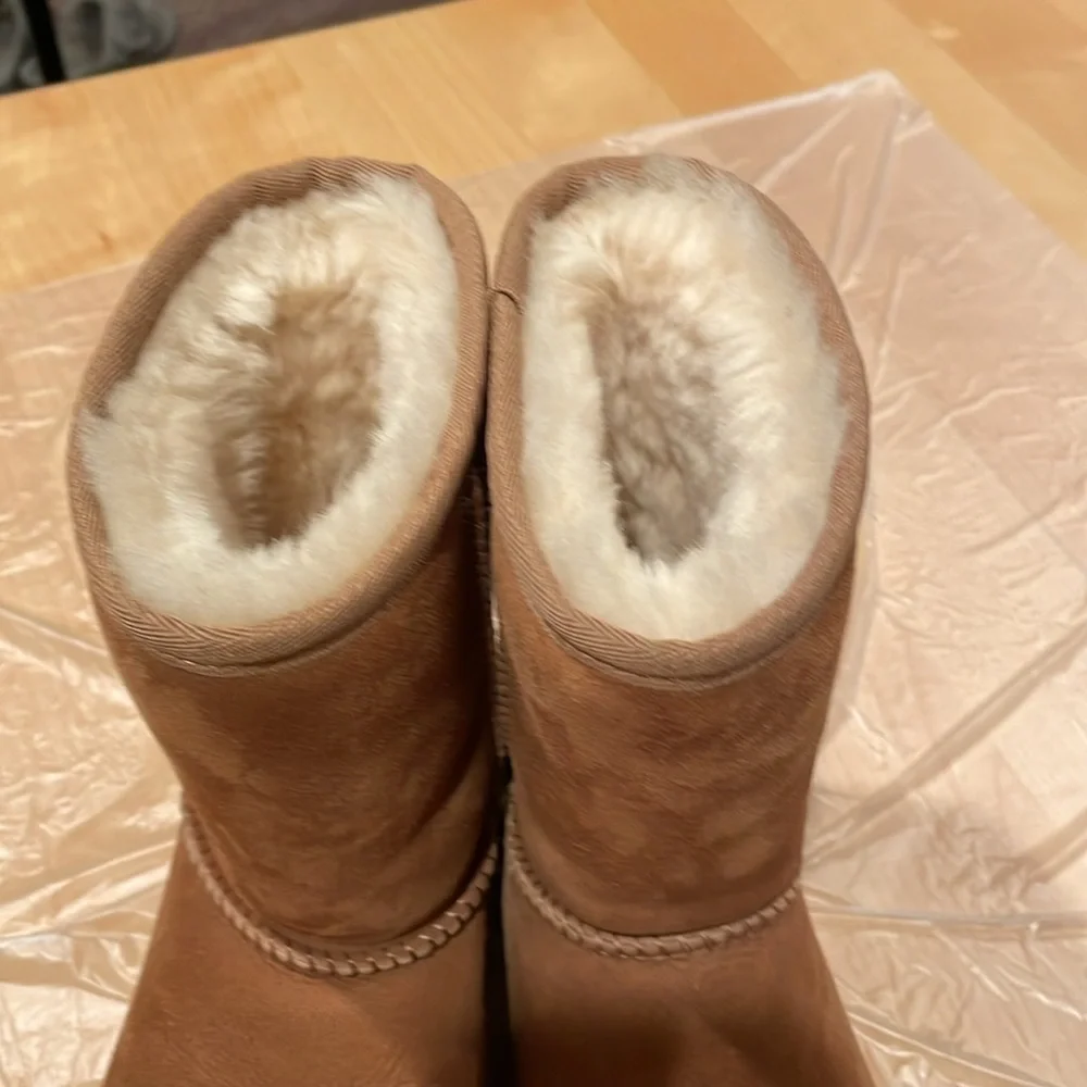 UGG Classic II short boot size 5 - Preowned